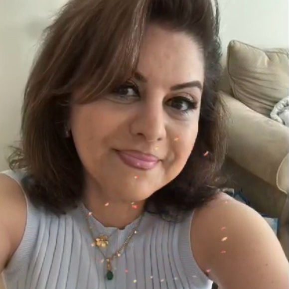 Meet your Posher, Parisa - Picture 2 of 2